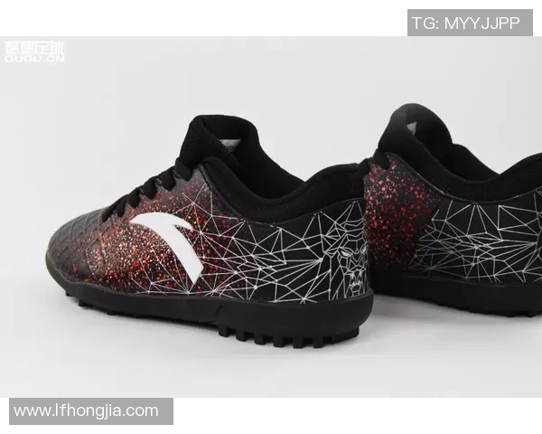 足球鞋革新设计助力球员提升表现打造舒适与速度并存的运动装备